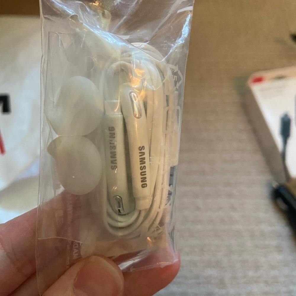 Brand new Samsung wired headphones with Jack